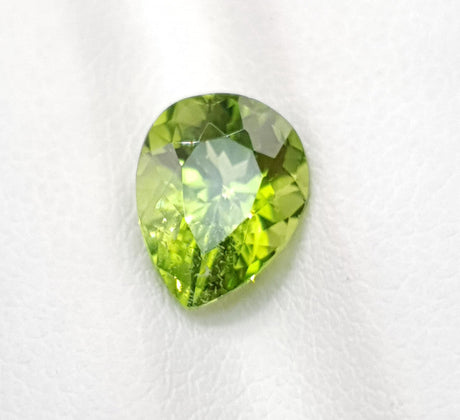 Peridot 1.90 ct – Green Pear Cut, Untreated | Sosna Gems