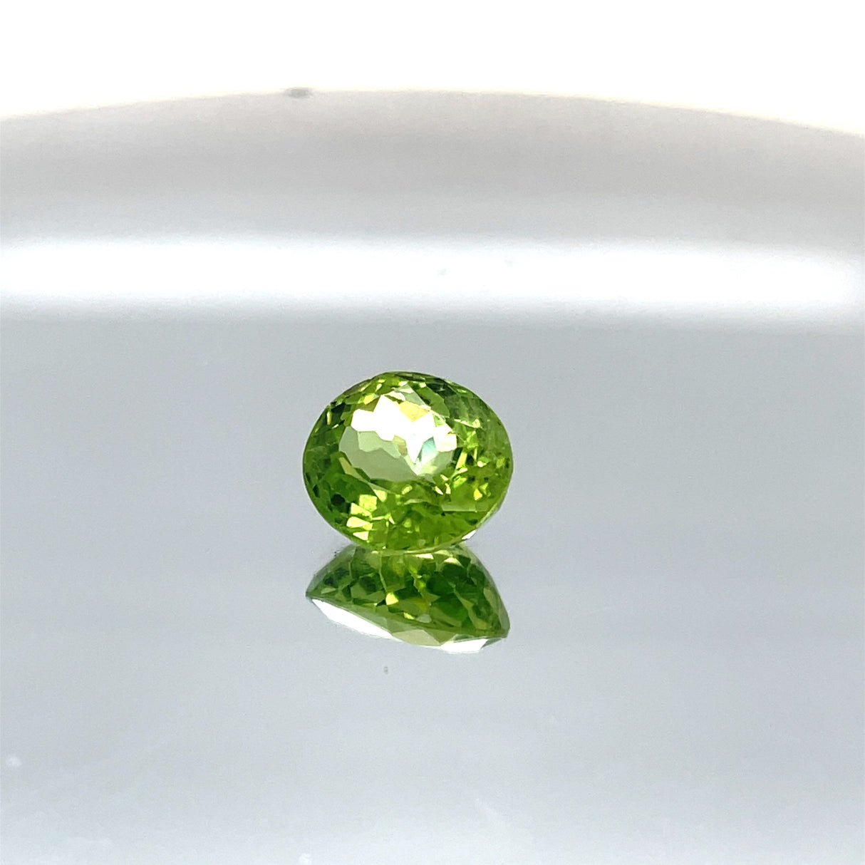 Peridot 6.45 ct – Green, Oval Cut, Untreated