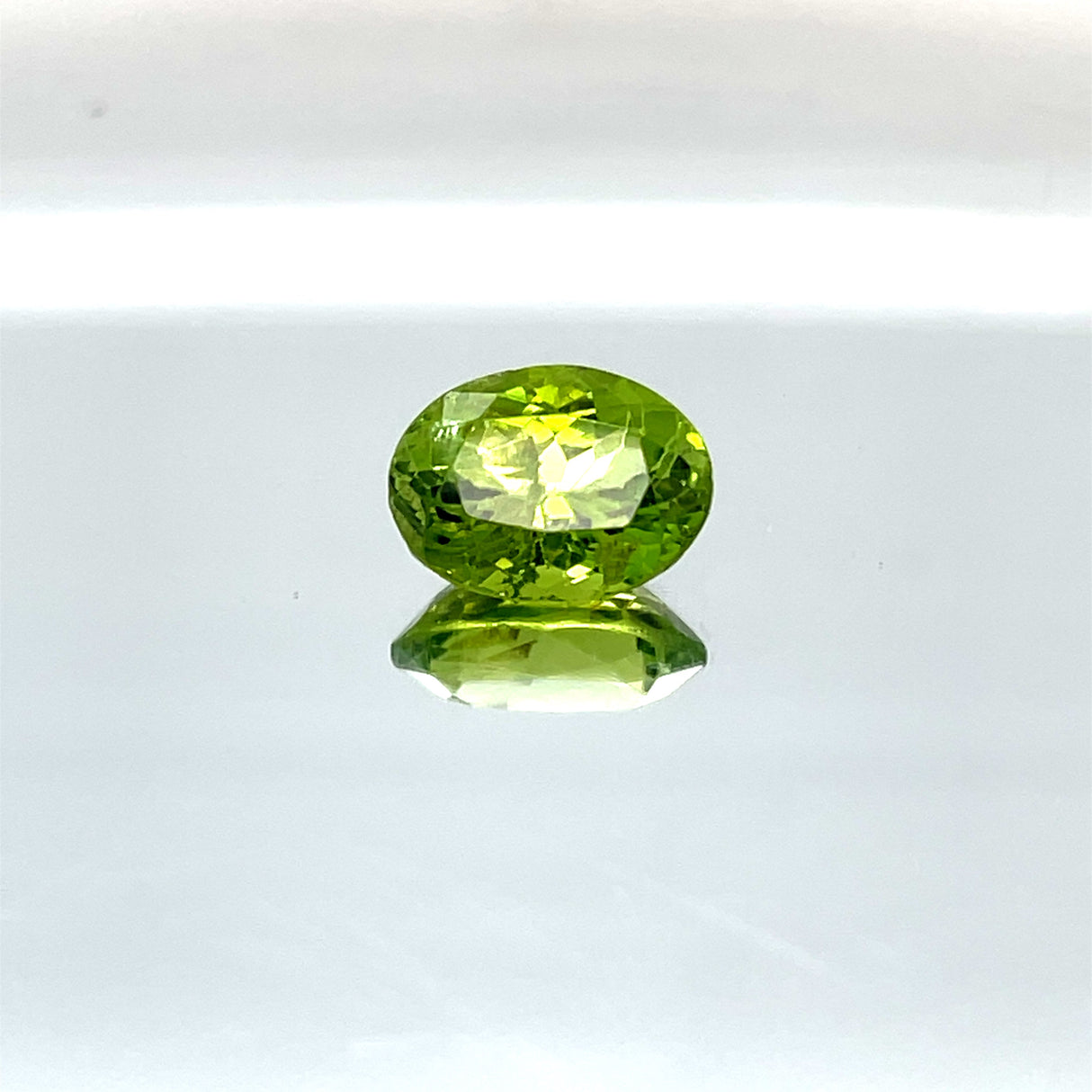 Peridot 4.95 ct – Green, Oval Cut, Untreated