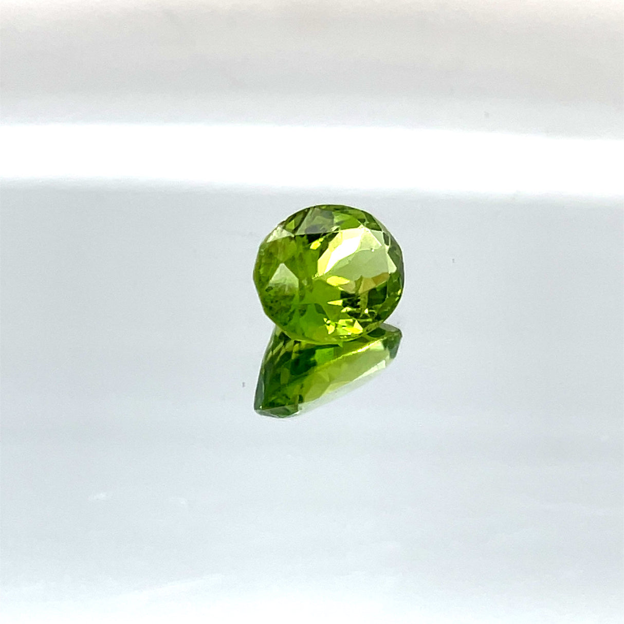 Peridot 4.95 ct – Green, Oval Cut, Untreated