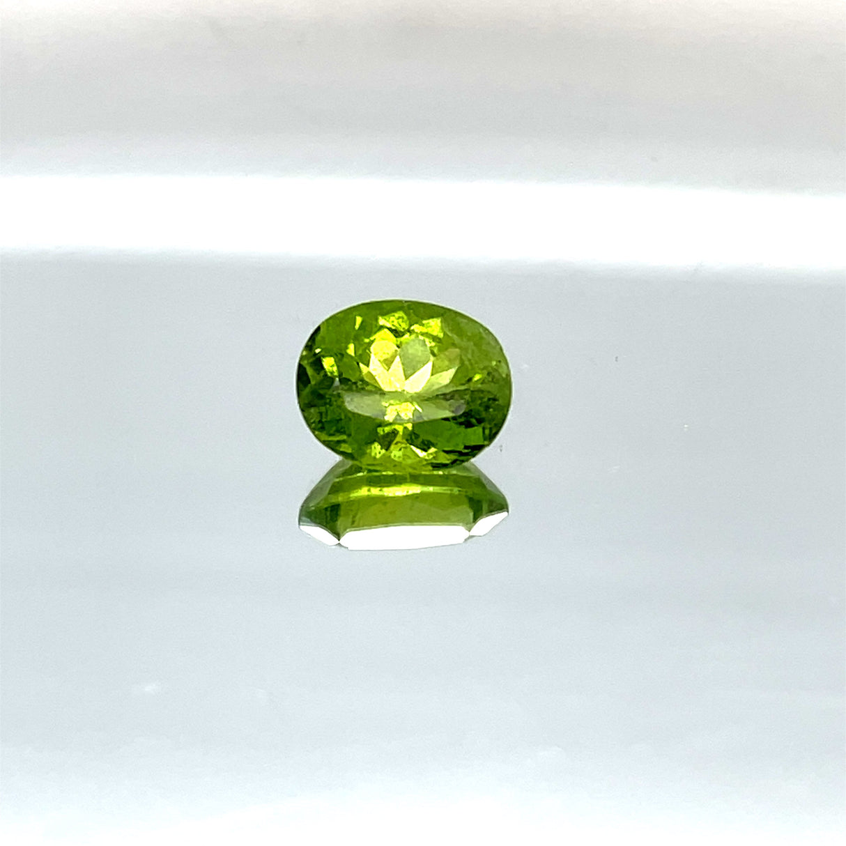 Peridot 3.55 ct – Green, Oval Cut, Untreated