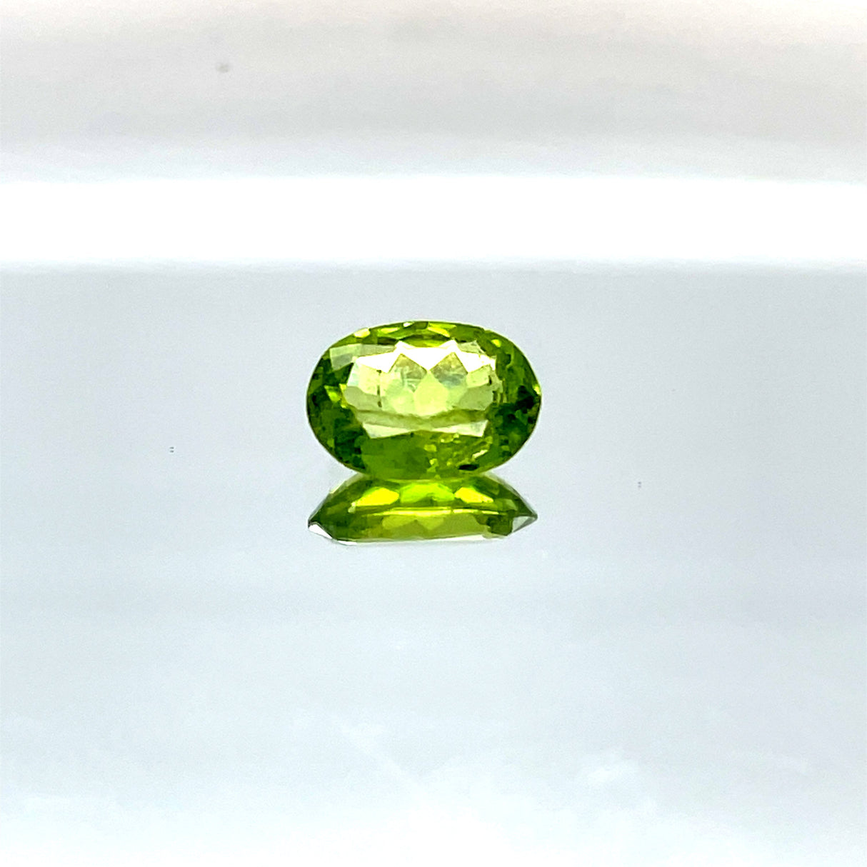 Peridot 3.20 ct – Green, Oval Cut, Untreated