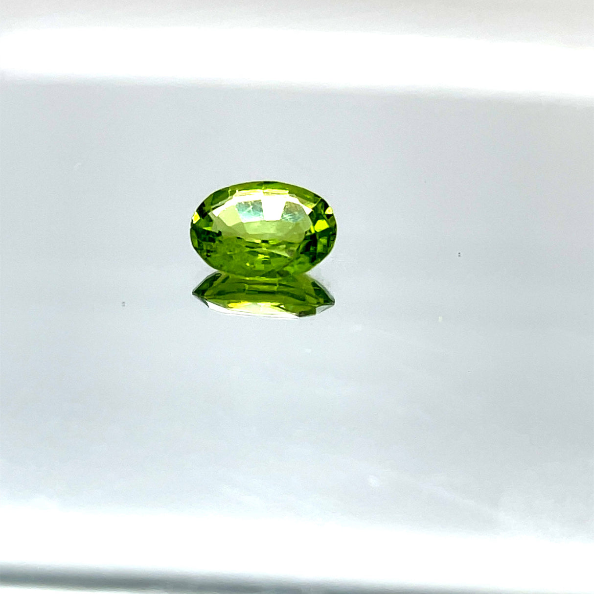 Peridot 1.80 ct – Green, Oval Cut, Untreated