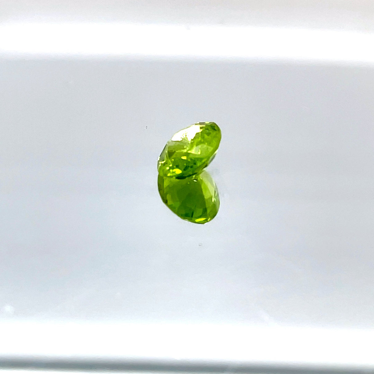 Peridot 1.80 ct – Green, Oval Cut, Untreated