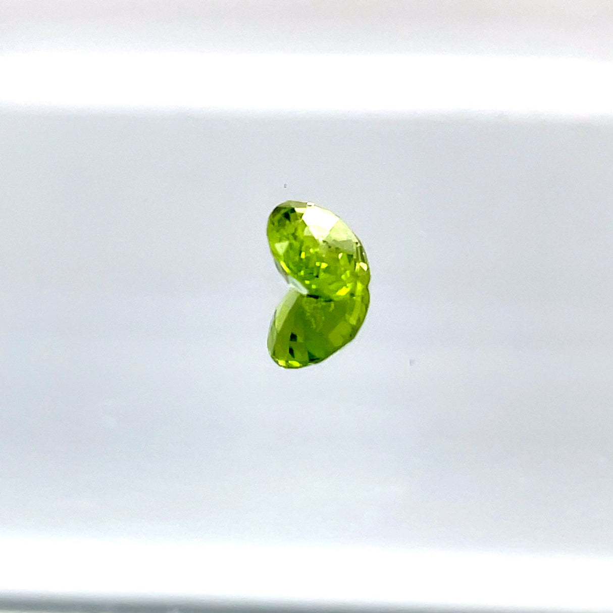 Peridot 1.80 ct – Green, Oval Cut, Untreated