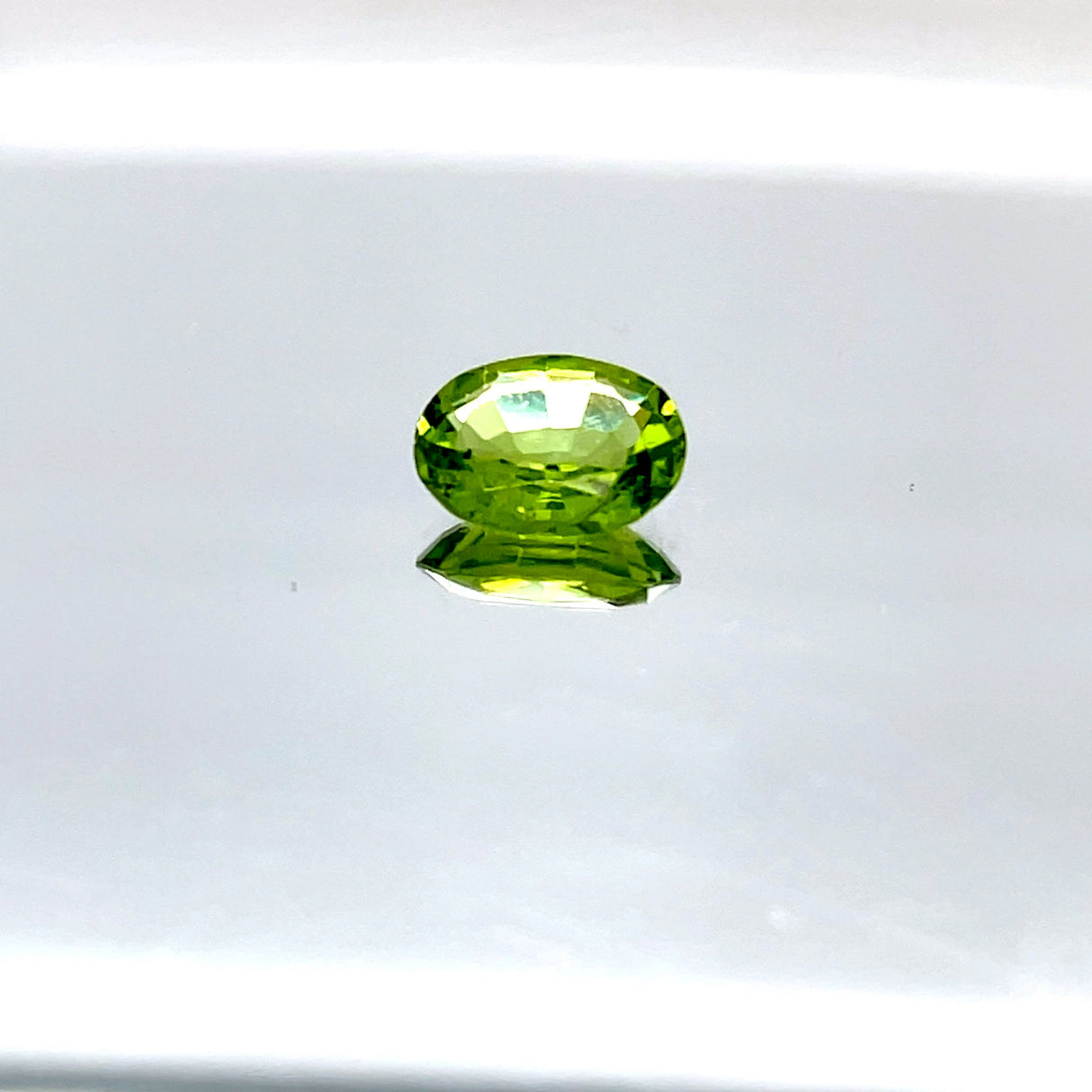 Peridot 1.80 ct – Green, Oval Cut, Untreated