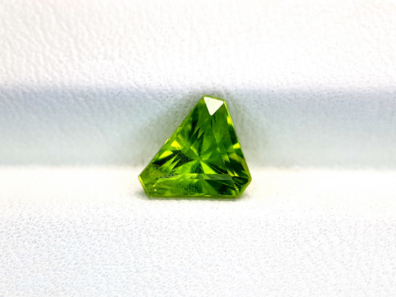 Peridot 1.85 ct – Green, Trilliant Cut, Untreated