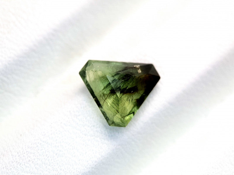 Rutile Peridot 2.85 ct – Green, Trillion Cut, Untreated