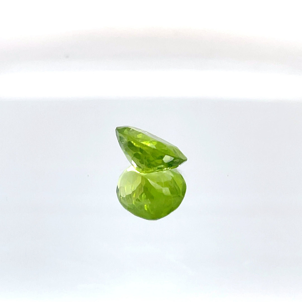 Peridot 6.30 ct – Green, Oval Cut, Untreated