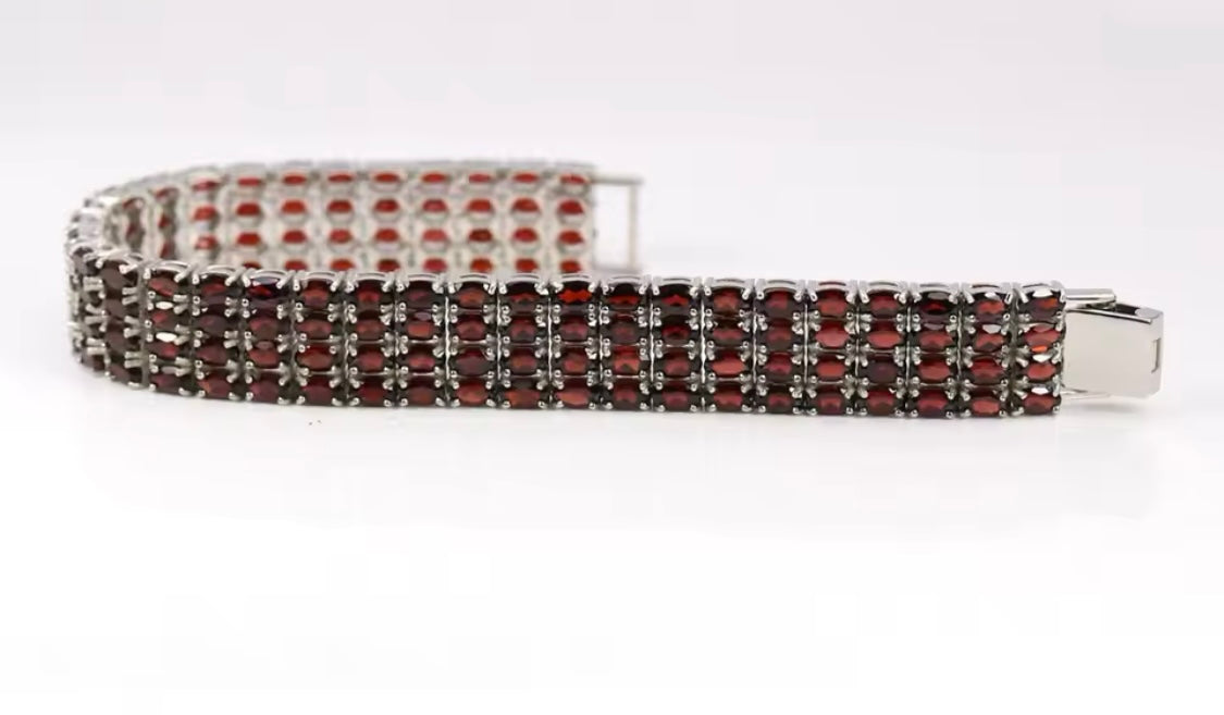 Silver Garnet 41.00 ct Bracelet (Unisex)