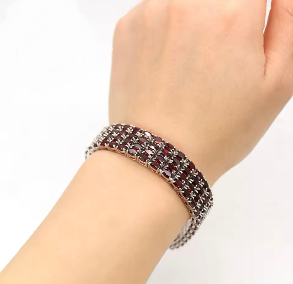 Silver Garnet 41.00 ct Bracelet (Unisex)