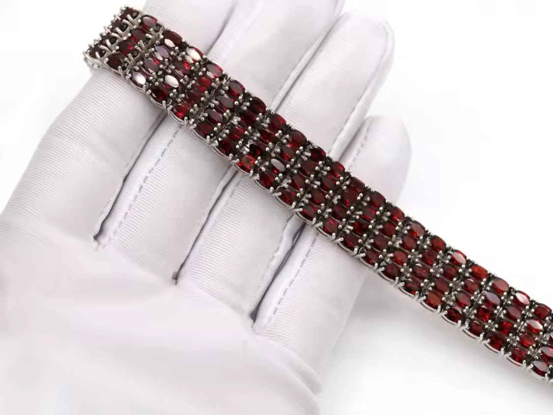 Silver Garnet 41.00 ct Bracelet (Unisex)