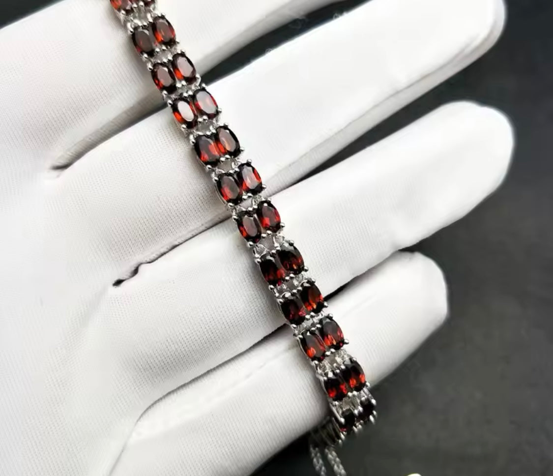 Silver Garnet 11.50 ct Bracelet