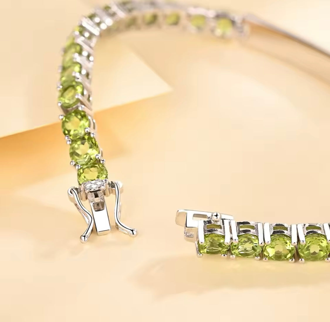 Silver Peridot 14.00 ct Bracelet (Unisex)