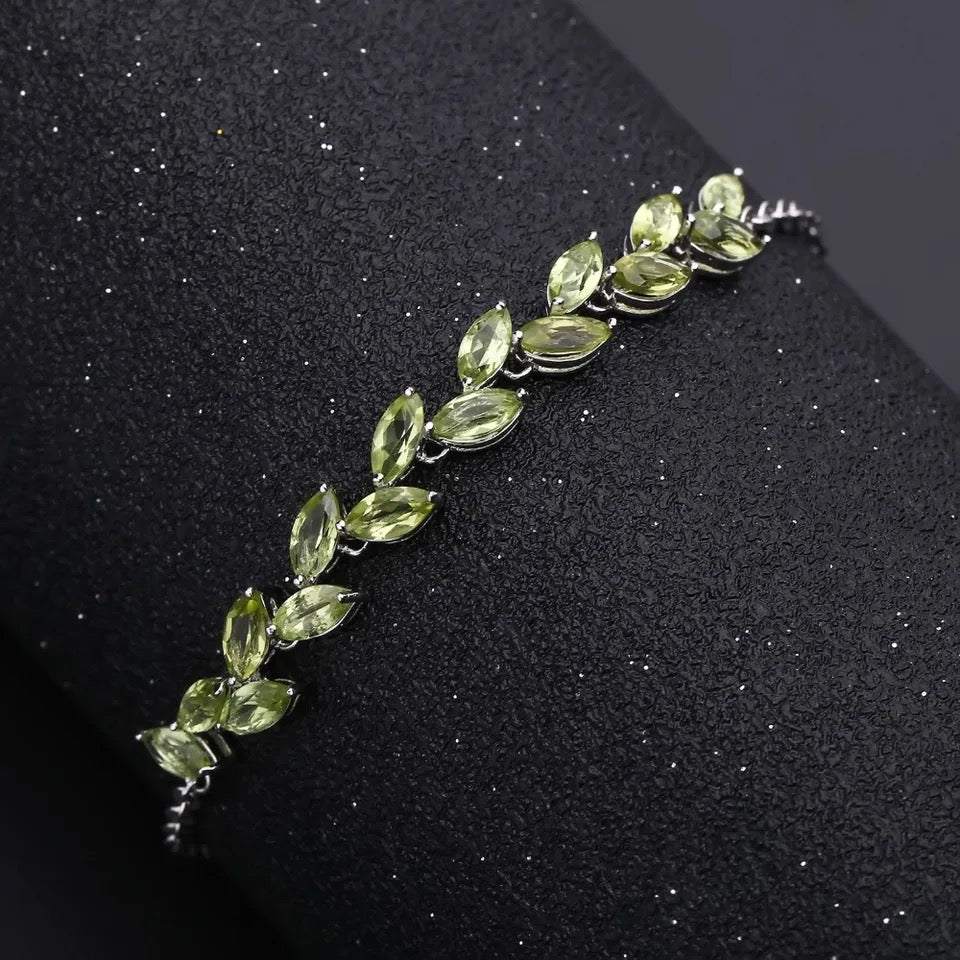 Silver 4.37 ct Peridot