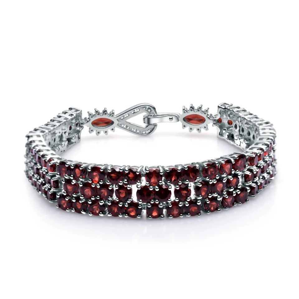 Silver 30.80 ct Garnet Bracelet