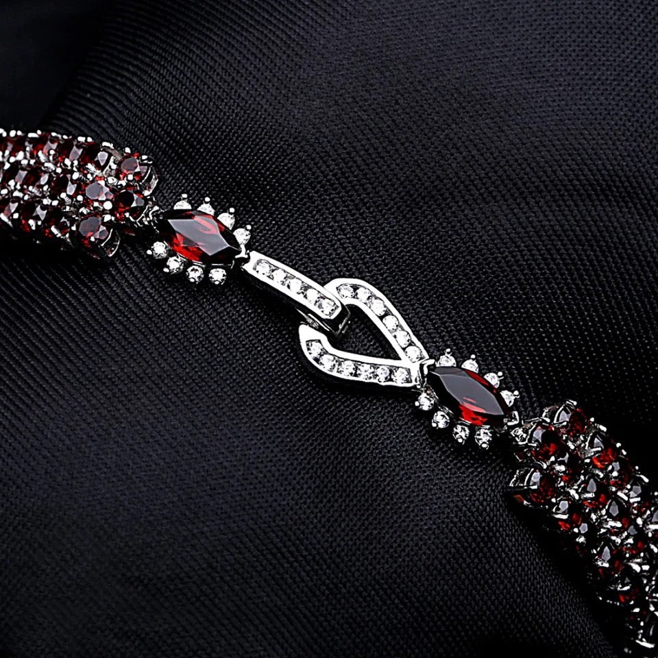 Silver 30.80 ct Garnet Bracelet