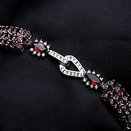 Silver 30.80 ct Garnet Bracelet