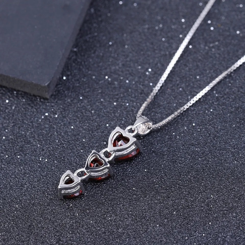 Silver 2.87 ct Garnet Pendant