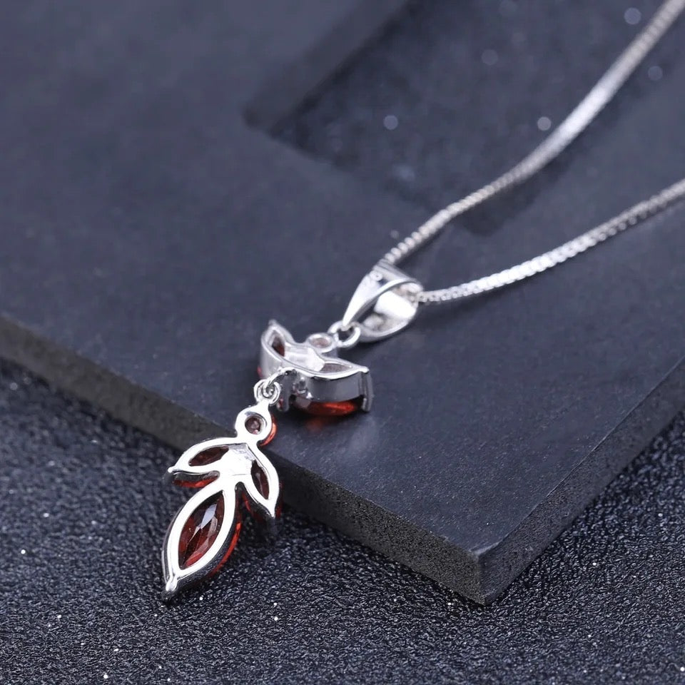 Silver 2.94 ct Garnet Pendant