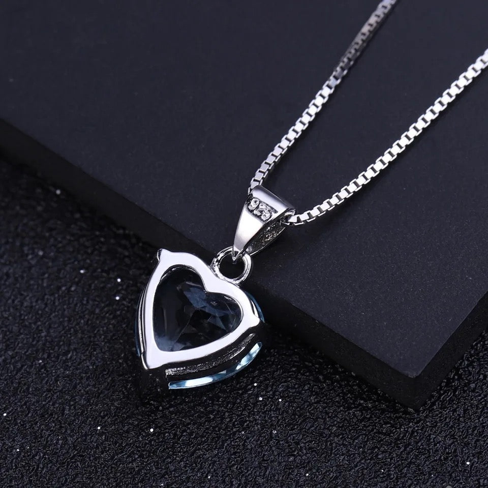 Silver 4.40 ct Topaz Pendant