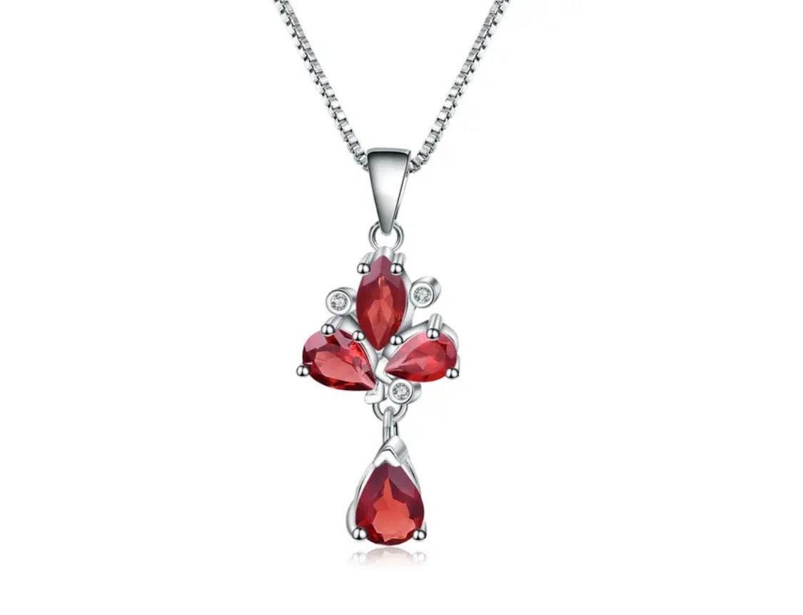 Silver 3.34 ct Garnet Pendant with chain
