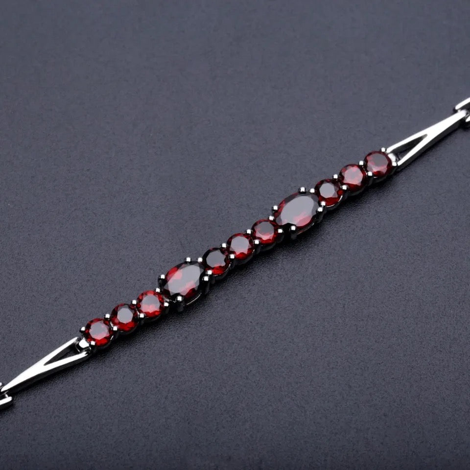 Silver 5.33 ct Garnet Bracelet