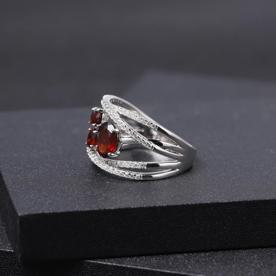 Silver Ring 1.87 ct Garnet