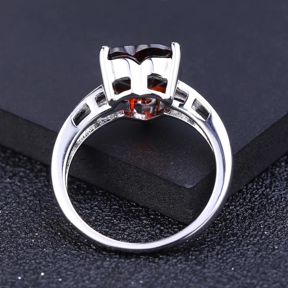 Silver Ring 2.78 ct Garnet