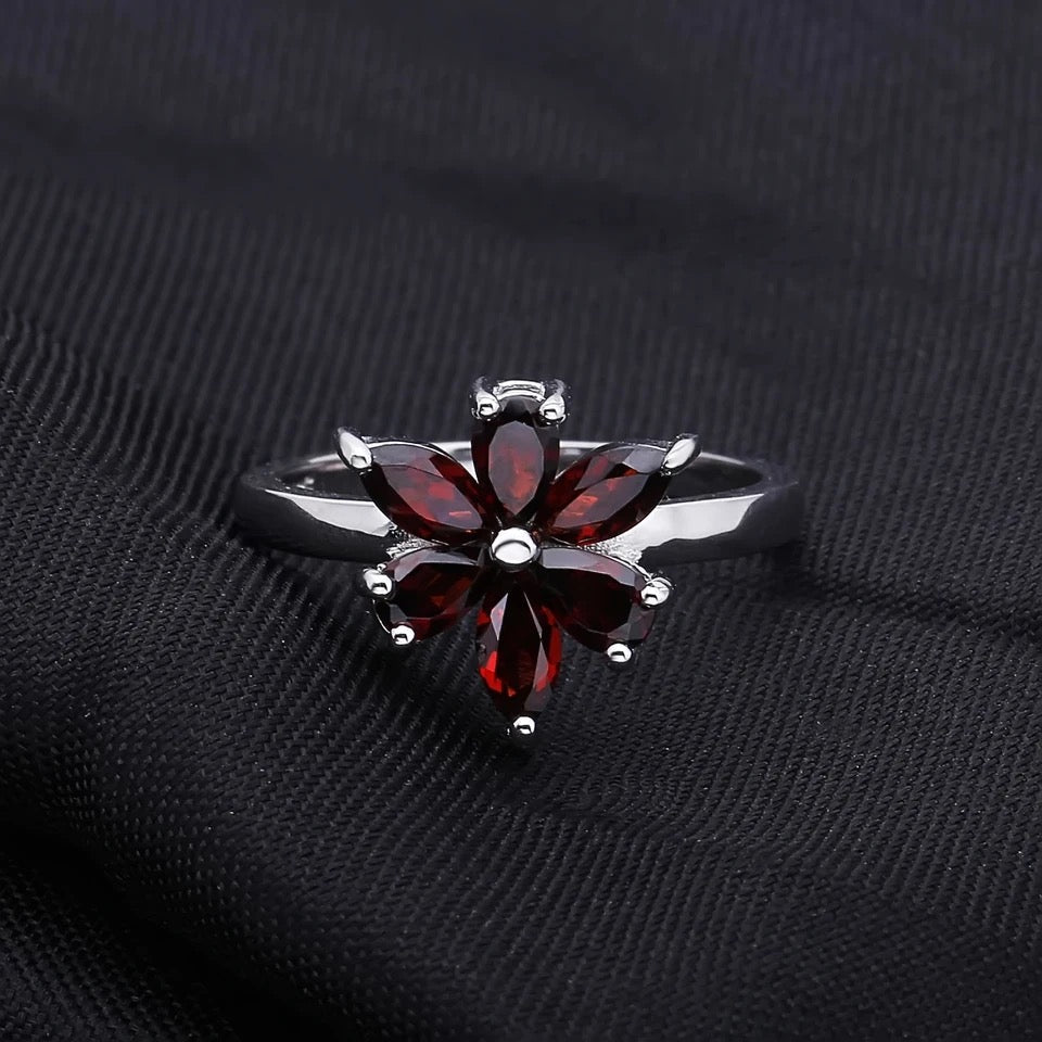 Silver Ring 1.86 ct Garnet