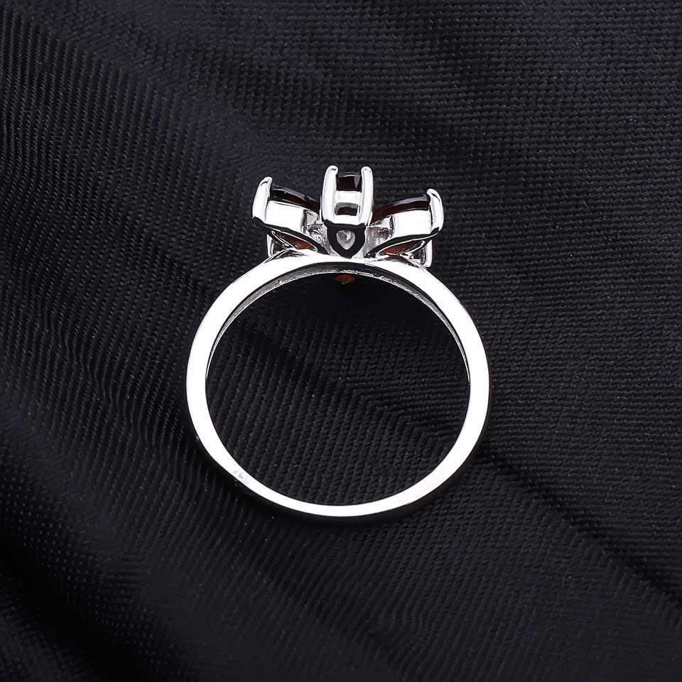 Silver Ring 1.86 ct Garnet