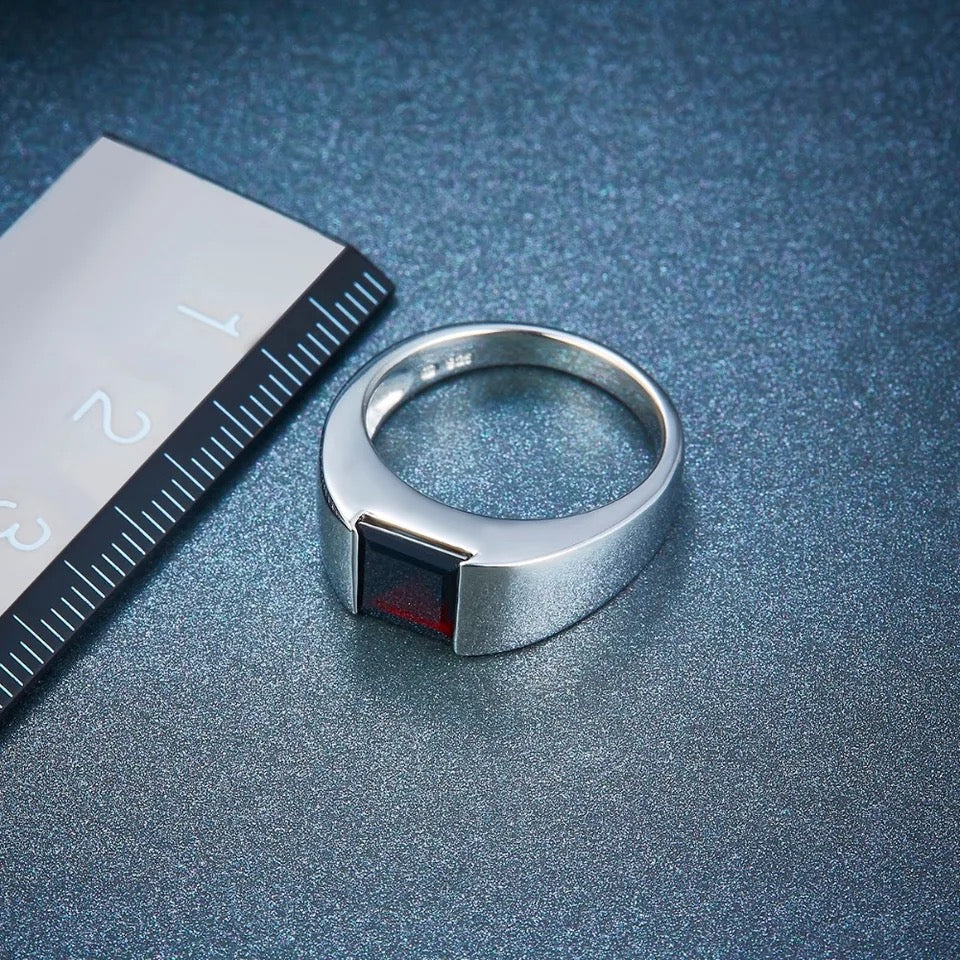 Unisex Silver 1.90 ct Ring Garnet