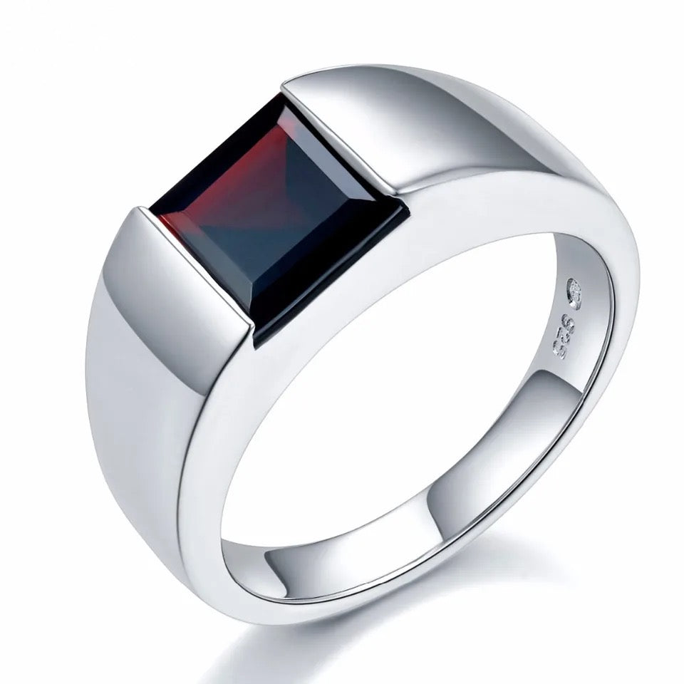 Unisex Silver 1.90 ct Ring Garnet