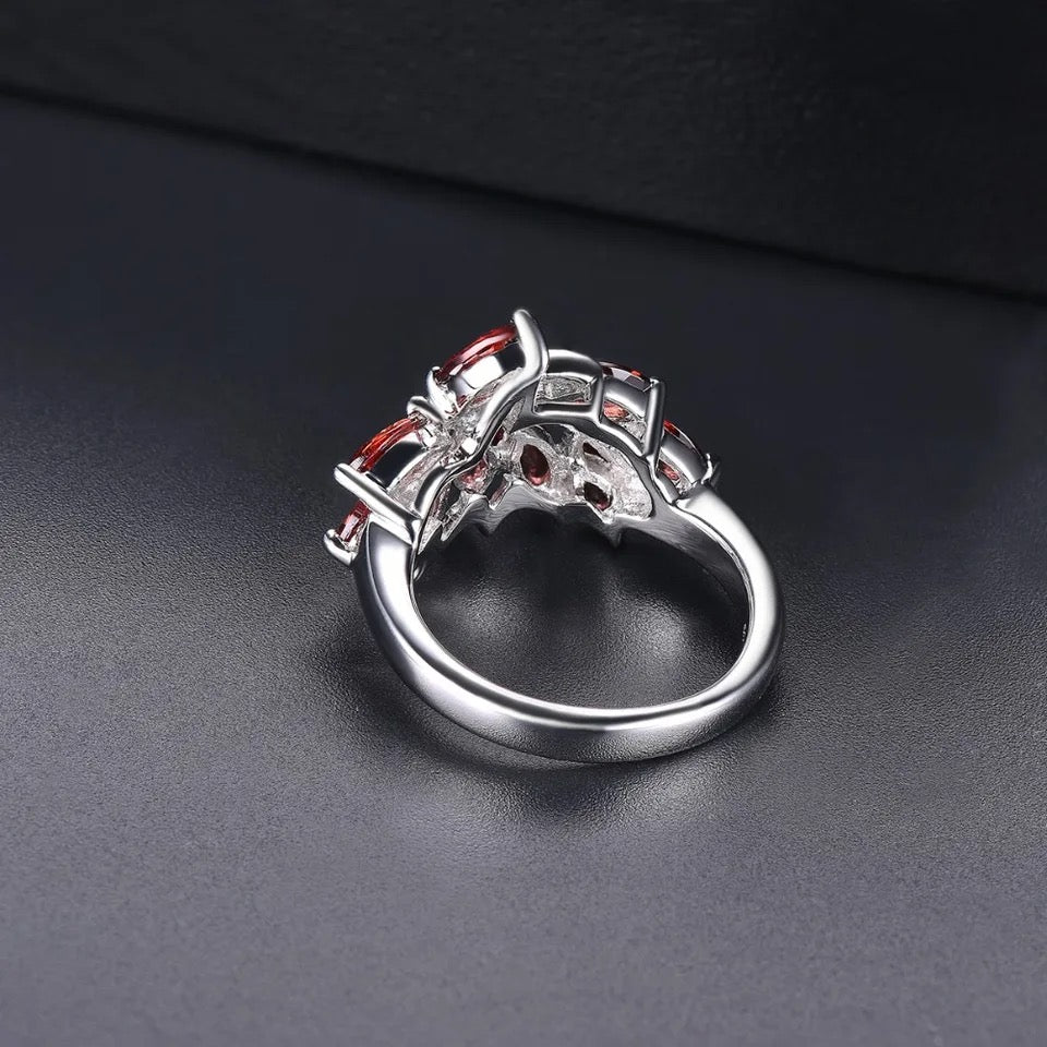 Silver 2.66 ct Ring Garnet
