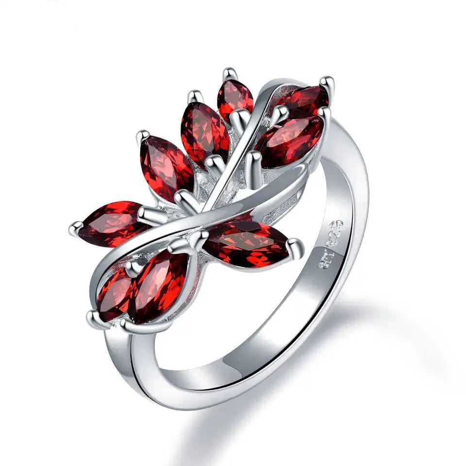 Silver 2.66 ct Ring Garnet