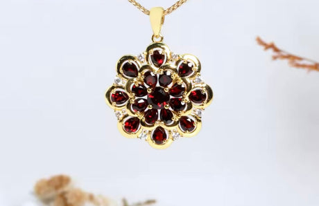 Silver 4.20 ct Garnet Pendant
