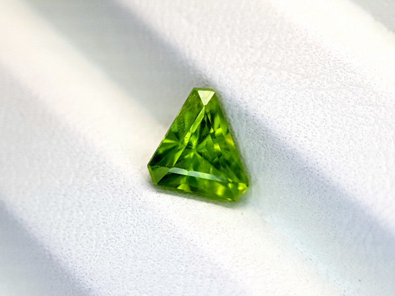 Peridot 1.85 ct – Green, Trilliant Cut, Untreated