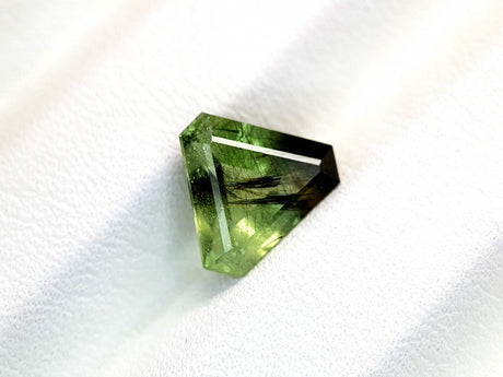 Rutile Peridot 2.85 ct – Green, Trillion Cut, Untreated