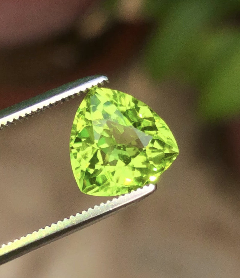 Peridot 2.50 ct – Green, Trillion Cut, Untreated, Pakistan Origin