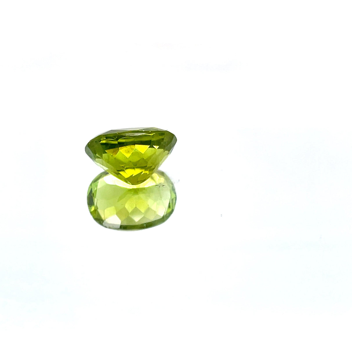 Peridot 6.80 ct – Green, Oval Cut, Untreated